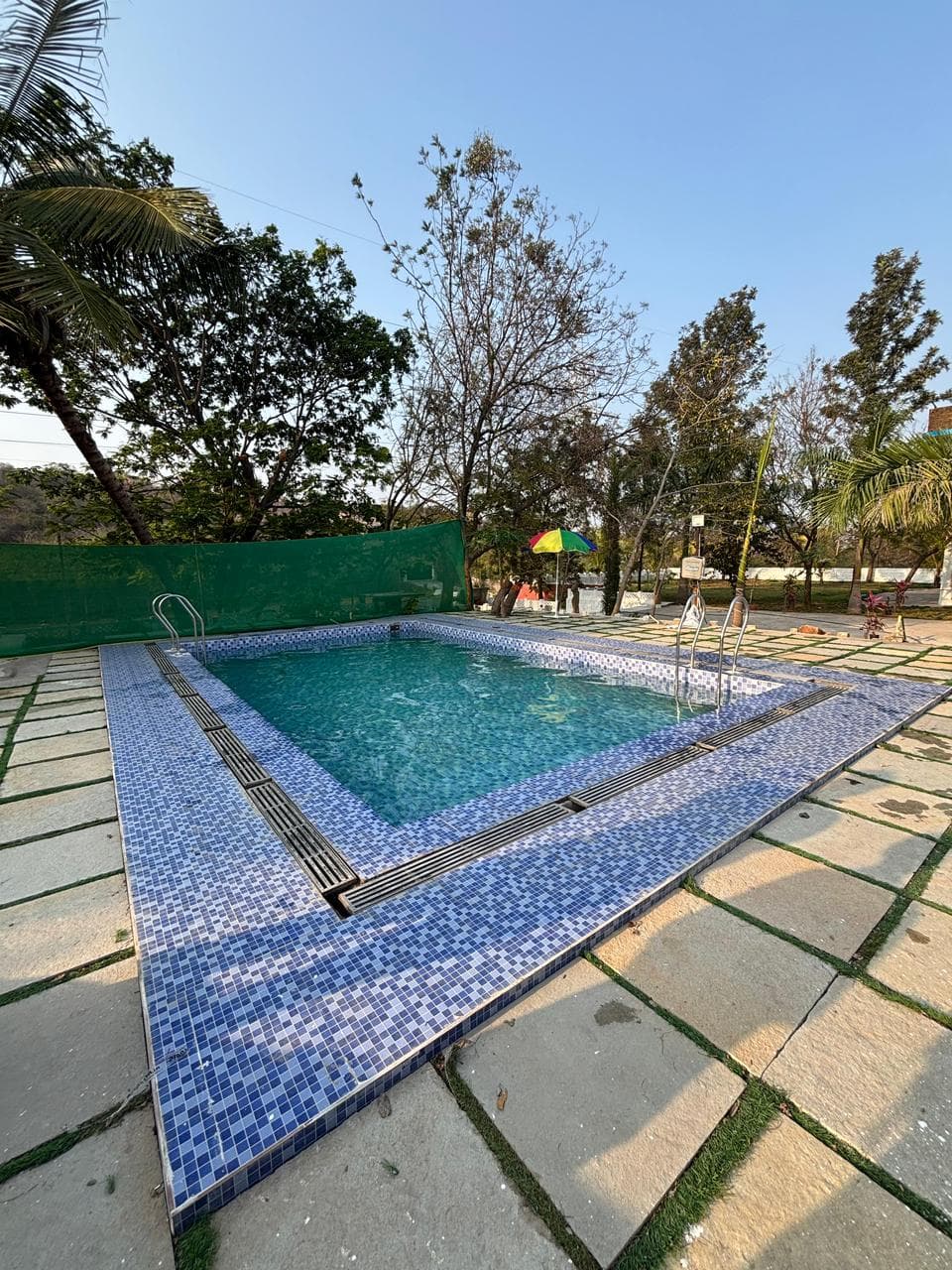 Swimming pool area for families and groups